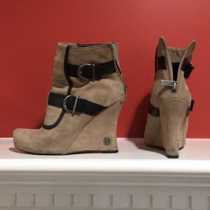 House of Harlow 1960 “Arissa” Suede/Leather wedge